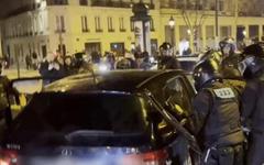 Coupe d'Afrique des Nations : Regardez les images de la fête qui a mal tourné cette nuit à Paris, sur les Champs-Elysées avec de nombreuses dégradations et l'intervention des forces de l'ordre - Vidéo