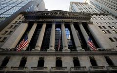 Wall Street ouvre en baisse, déception sur l'emploi aux USA