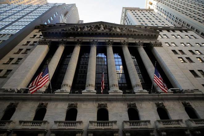 Wall Street ouvre en baisse, déception sur l'emploi aux USA
