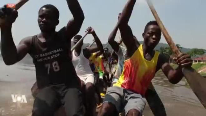 A Bangui, la course de pirogues reprend