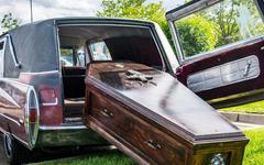 Colorado : un responsable de pompes funèbres conservait des restes humains chez lui