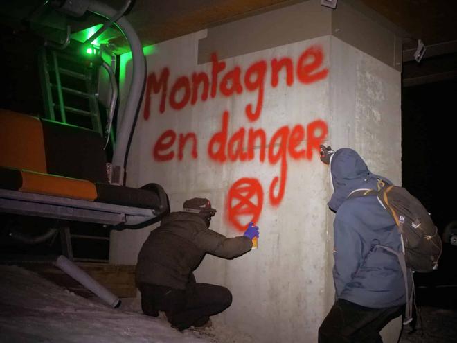 Nouvelle action d’Extinction Rebellion contre le festival Tomorrowland à l’Alpe-d’Huez