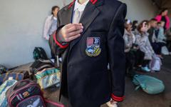 À l’anglaise ou sportswear, l’uniforme fait ses premiers pas à l’école