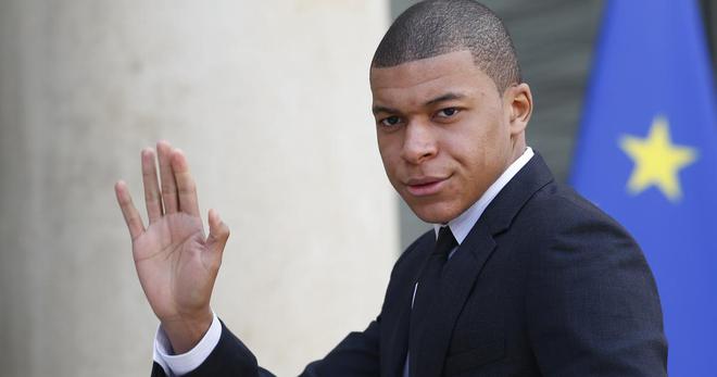 PSG : Mbappé va dîner à l’Élysée avec Macron et l’émir du Qatar... qui pourrait lui faire une dernière offre