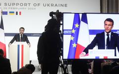"Folie", "gravité", "inquiétante légéreté" : les réactions aux propos de Macron qui n'exclut pas l'envoi de troupes au sol en Ukraine