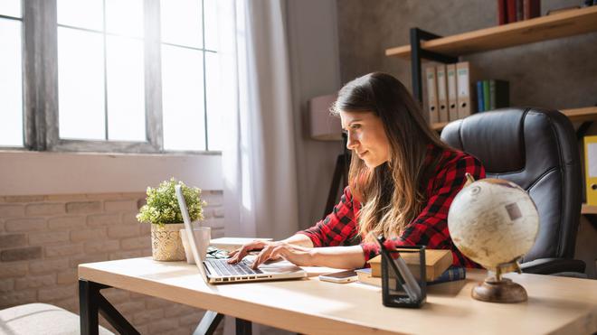 Télétravail : vous pouvez déduire des frais de vos impôts (et les sommes ne sont pas négligeables)