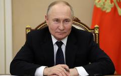 Réunion de travail de Vladimir Poutine avec le gouverneur de Crimée