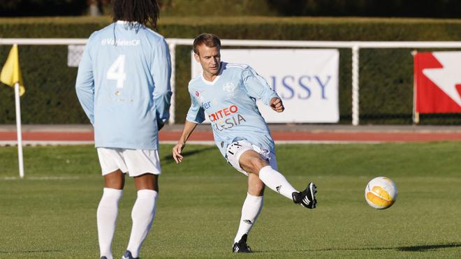 Emmanuel Macron va rechausser les crampons avec le Variétés à Plaisir