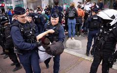 Paris : 224 militants interpellés après une action devant Amundi, actionnaire de TotalEnergies
