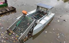 Clearbot, un bateau électrique autonome qui nettoie les rivières des déchets plastiques et algues invasives