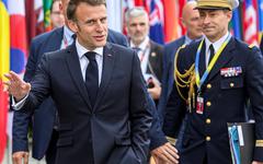 Guerre en Ukraine: la paix ne peut «pas être une capitulation ukrainienne», déclare Emmanuel Macron