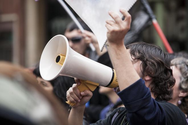 Un rassemblement prévu ce lundi soir « contre l’extrême droite et pour un front populaire »