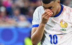 Euro 2024 - Bleus - Euro 2024 : Kylian Mbappé sérieusement touché au nez après un gros choc lors de France-Autriche