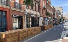 Toulouse : la végétalisation de la rue Matabiau avance, des jardinières fleurissent sur les trottoirs