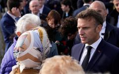 «Changer de sexe en mairie» : quelle était la position d’Emmanuel Macron en 2022 ?