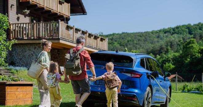 Vacances: la voiture reste le moyen de transport privilégié par les Français