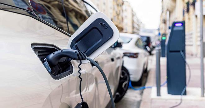 Batteries électriques : comment le secteur de l'automobile français se met en ordre de marche