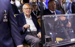 Warren Buffett fait un don record de $5,3 milliards d'actions Berkshire