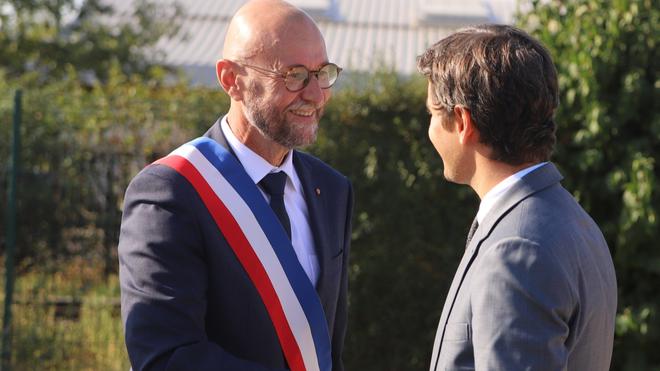 Gabriel Attal annule en catastrophe sa visite à l'école incendiée de Meyzieu, le maire ulcéré