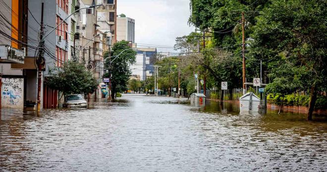 Catastrophe climatique : une région entière dévastée par des inondations meurtrières au Brésil