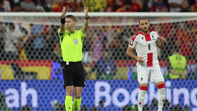 Finale Euro 2024 : François Letexier, né près de Rennes, va arbitrer le match Espagne-Angleterre