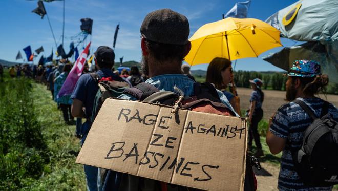 Mégabassines : tout comprendre à la mobilisation des "antibassines" réunis ce samedi à La Rochelle