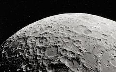 Astronomie : une vaste grotte « habitable » découverte sur la lune