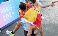 JO : l'Espagne inaugure le palmarès du relais mixte de marche avec la manière