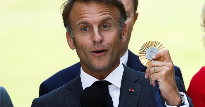 «Cette médaille d'or est pour la nation» : Emmanuel Macron dédie une médaille aux Français