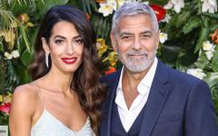 PHOTO – Mostra de Venise 2024 : Amal Clooney fabuleuse dans une robe transparente Chanel