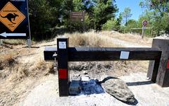 Actes de vandalisme à l’arboretum : face à de nouveaux rodéos urbains et barbecue clandestin, la mairie de Carcassonne "ne relâche pas la pression"