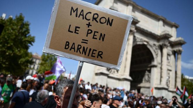 Michel Barnier à Matignon : Grâce à Macron, Le Pen "a gagné la belle, elle est revenue dans le jeu"