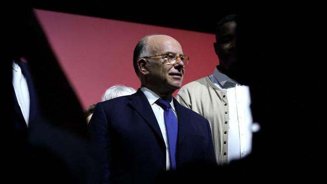 B. Cazeneuve à Matignon ? Emmanuel Macron reçoit l'ancien Premier ministre socialiste à l'Élysée