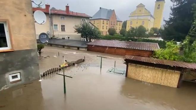 "Les hydrologues prévoient des pluies extrêmement fortes dans les prochaines heures" : avec quinze morts en Europe centrale, la tempête Boris continue de semer le chaos