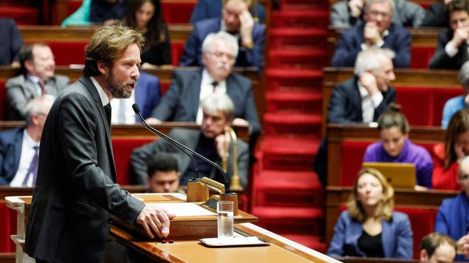 Destitution d’Emmanuel Macron : les députés PS n’empêcheront pas l’examen du texte puis voteront contre