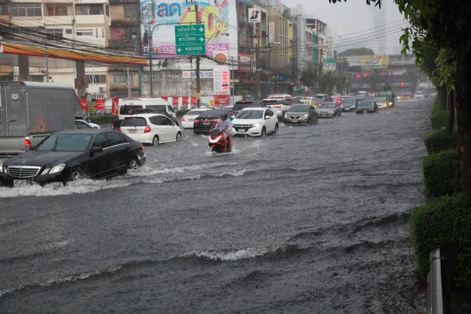 Les dégâts causés par les inondations en Thaïlande dépassent les 29 milliards de bahts