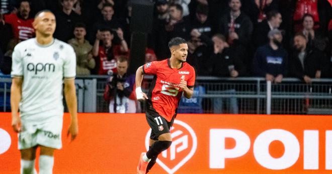 Ligue 1 : en vidéo, la frappe monstrueuse de Blas (Rennes) qui termine au fond des filets