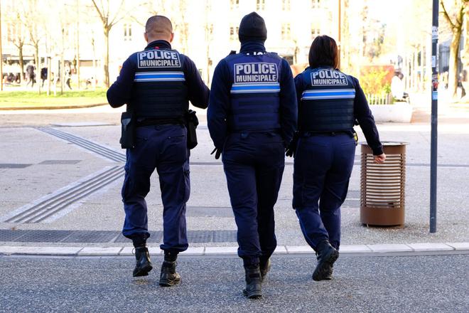 Refus d’armer les policiers municipaux à Grenoble : la CFDT les appelle à ne plus assurer de missions à risque