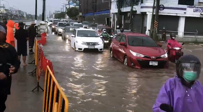 Les inondations en Thaïlande font près d’un milliard d’euros de dégâts