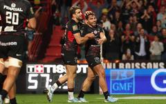 Rugby - Top 14 - Toulouse avec une charnière Antoine Dupont-Juan Cruz Mallia à Pau