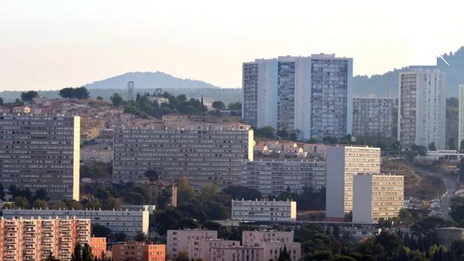 Marseille : une adolescente de 15 ans contrôlée avec un kilo de cannabis dans les quartiers nord