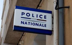 Charente-Maritime : Il tente de poignarder un policier au cou dans le commissariat de Saintes, un trentenaire mis en examen