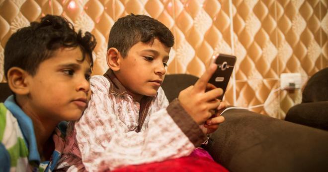 «Avant ils se battaient avec des pierres, maintenant avec leur smartphone» : à Gaza, l’instrumentalisation des enfants influenceurs