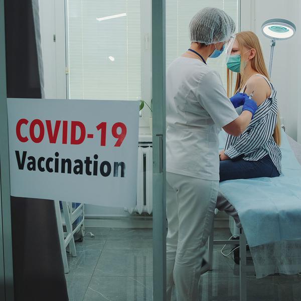 Covid-19 : une campagne de vaccination en trois étapes