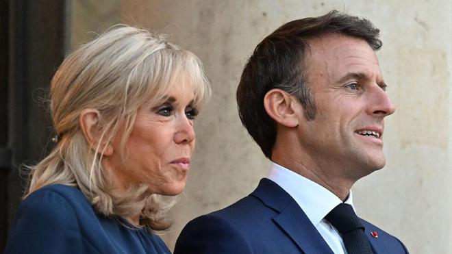Alerte ! Emmanuel et Brigitte Macron surpris en plein moment intime…