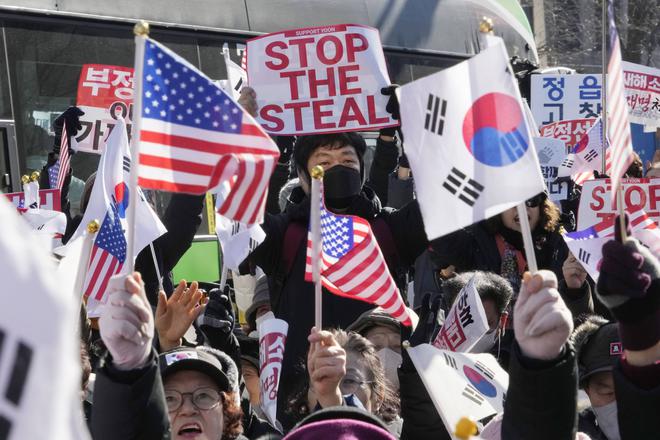 Corée du Sud : comment les conservateurs recyclent les slogans de Donald Trump avec «Make Korea Great Again»