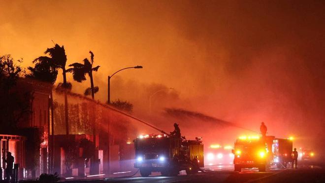 Au moins dix morts dans les incendies à Los Angeles, qui continuent de faire rage