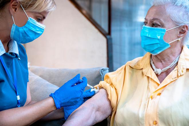 Epidémie de grippe : la vaccination des séniors, un impératif de santé publique ?