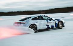 Un Porsche Taycan GTS a battu le record du monde de drift sur glace