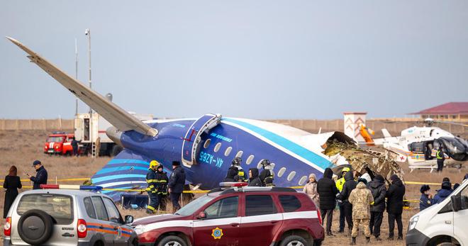 Crash d'Azerbaijan Airlines : l'avion probablement endommagé par des «objets extérieurs», selon les autorités kazakhes